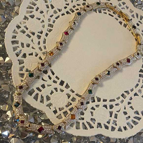 Vintage Crystals hinged collar Elegant Gold and Multicolor Gemstone Necklace - Picture 8 of 10